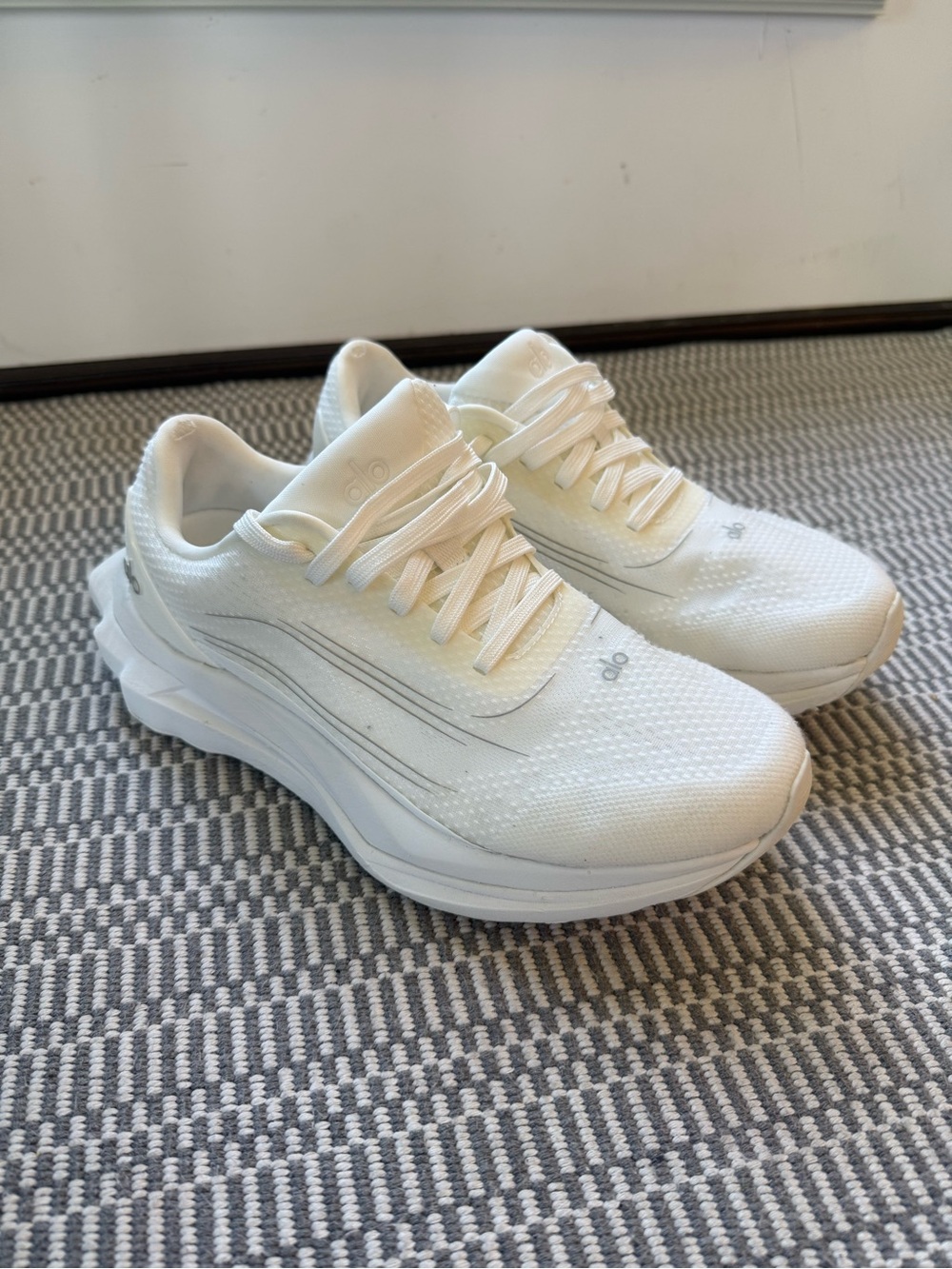 ALO women’s 6.5 white Performance Running Sneakers
